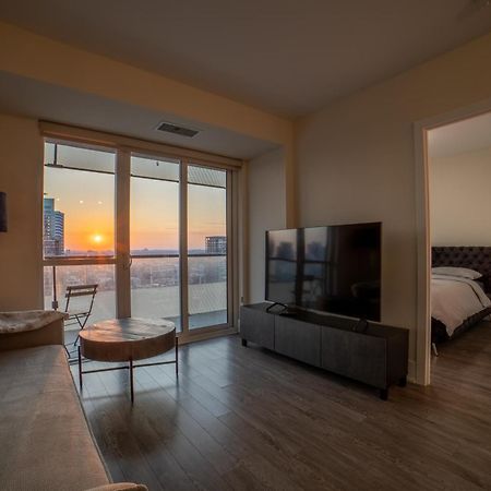 Luxury Condo W/Mesmerizing Sunset Views & Free Parking 多伦多 外观 照片