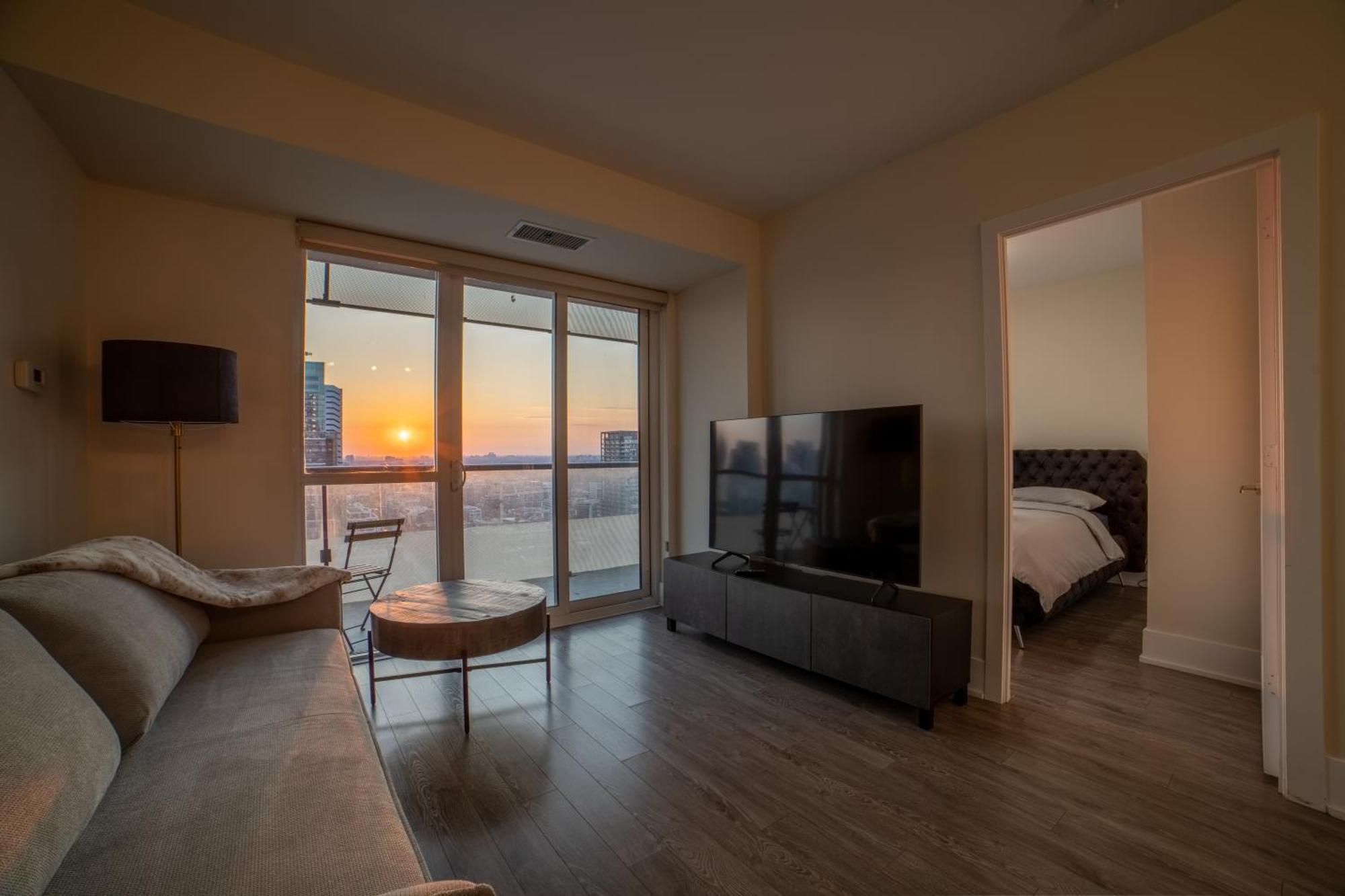 Luxury Condo W/Mesmerizing Sunset Views & Free Parking 多伦多 外观 照片